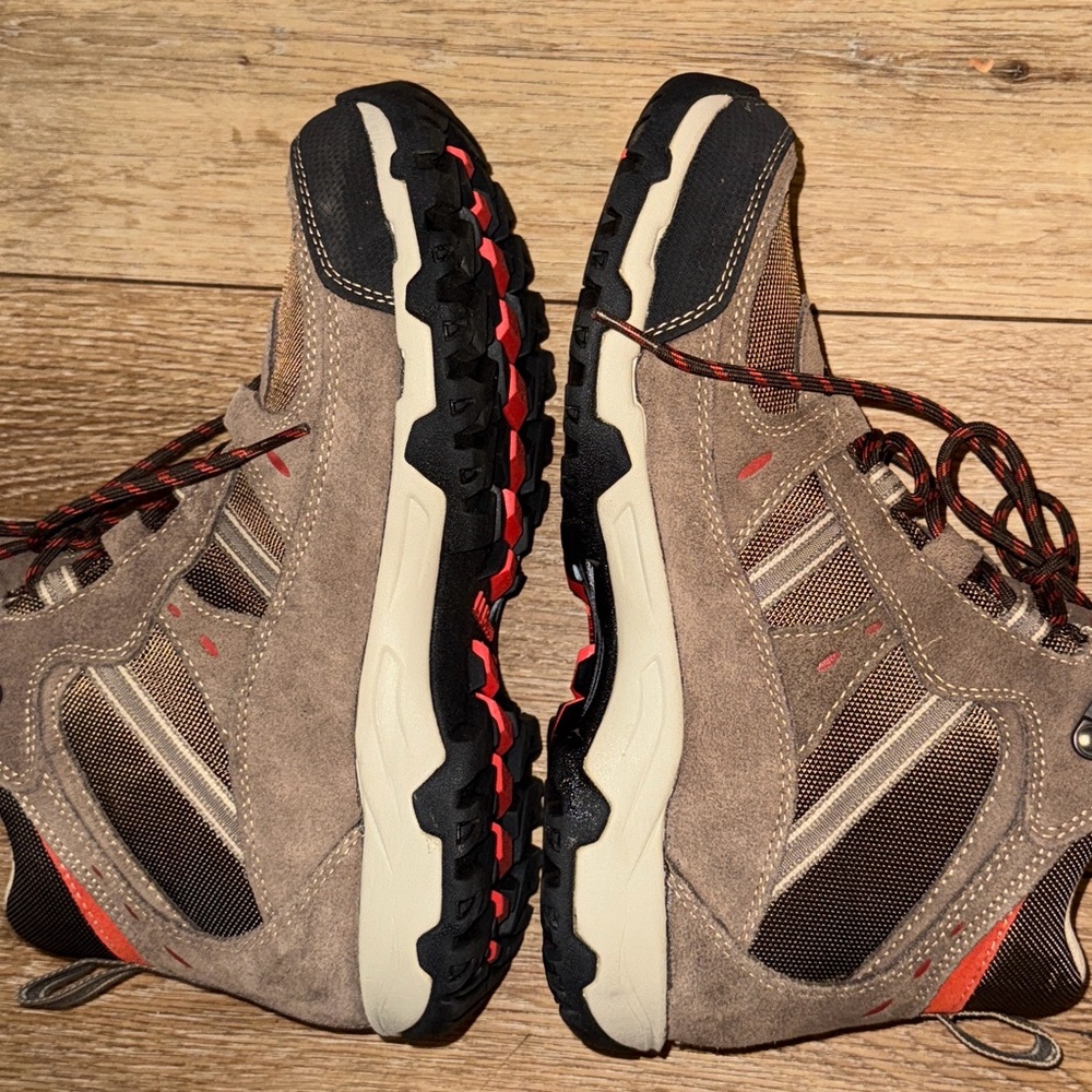 LL Bean Trail 299640
Waterproof Hiking Boots
Women's Size 10 M - Picture 3 of 8